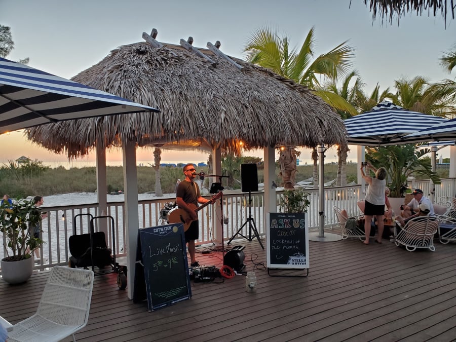 Coconut Charlie's Beach Bar & Grill – photo 5